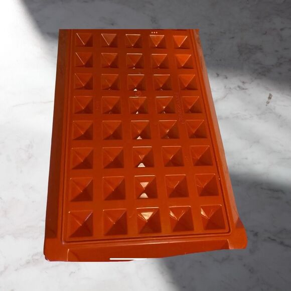 1979 Vintage Tupperware Red Hot Dog Bacon Keeper Meat Marinade Container - Picture 2 of 4